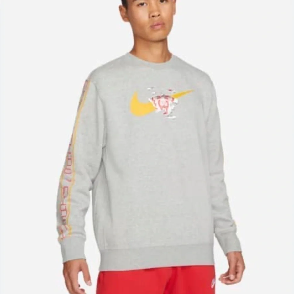 Nike Men's Sportswear Fleece Crew Sweatshirt Grey Tiger Size Medium